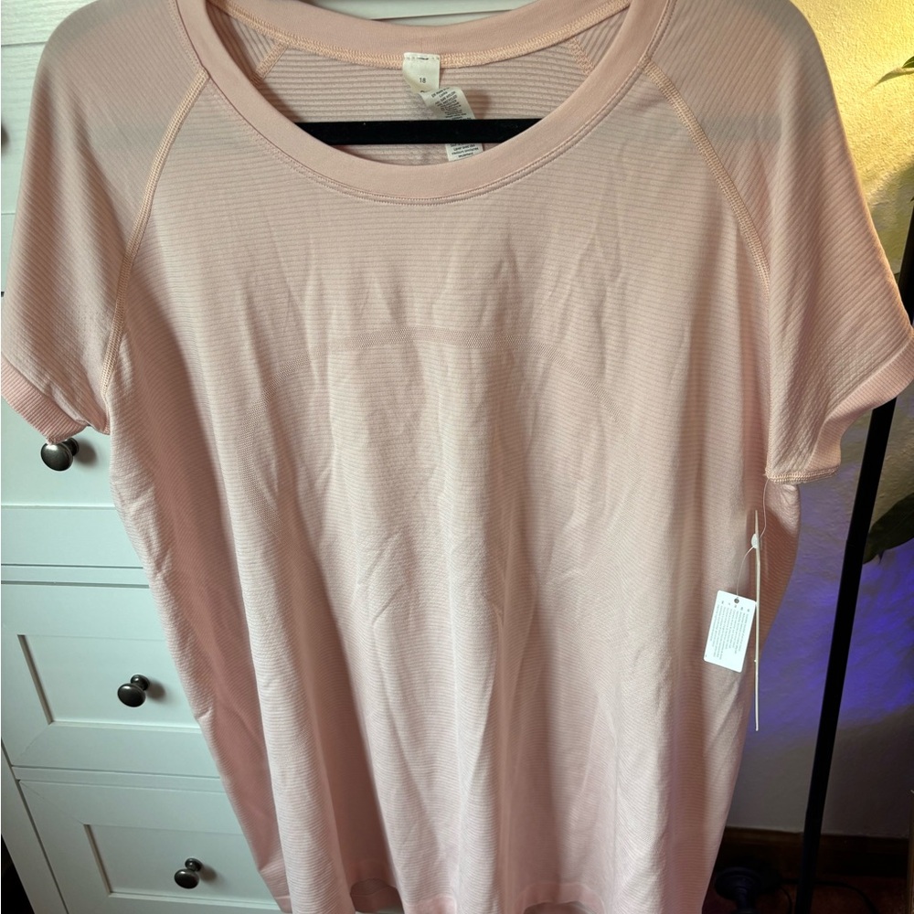 Lululemon Swiftly Tech Pink Short Sleeve 2.0 Size 18